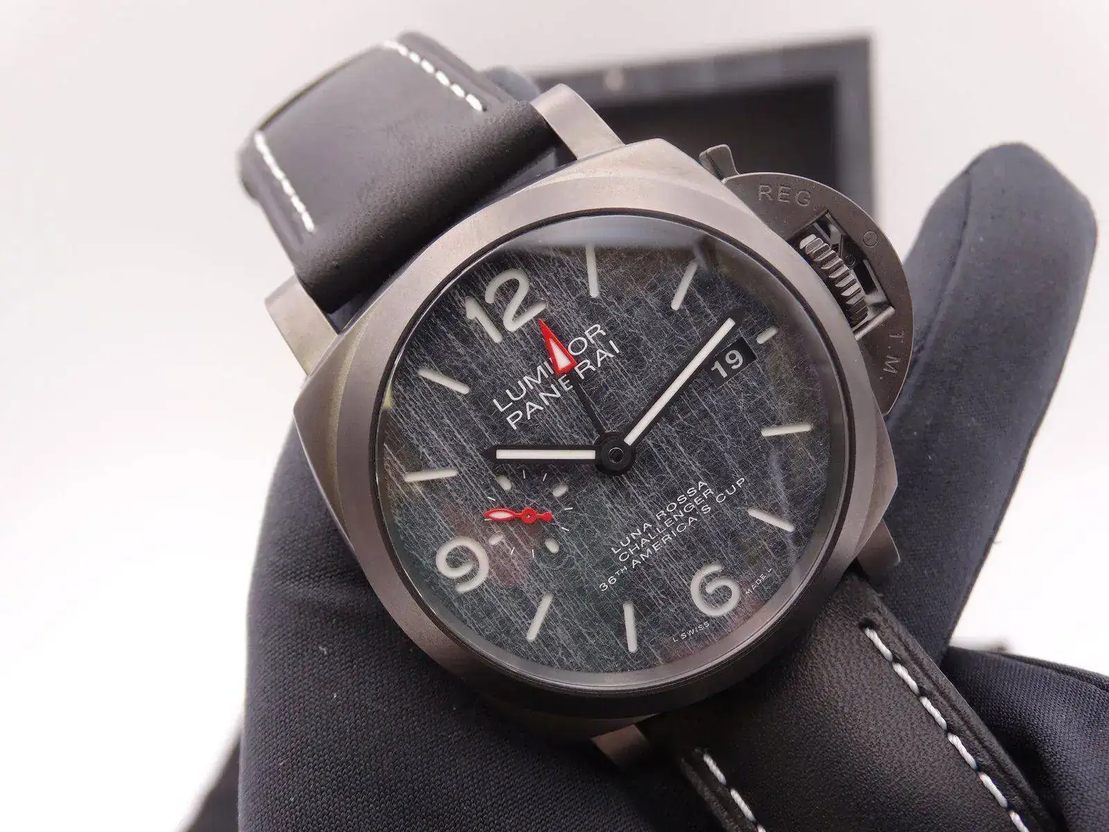 Panerai Luminor Titanium Luna Rossa 02626.JPG