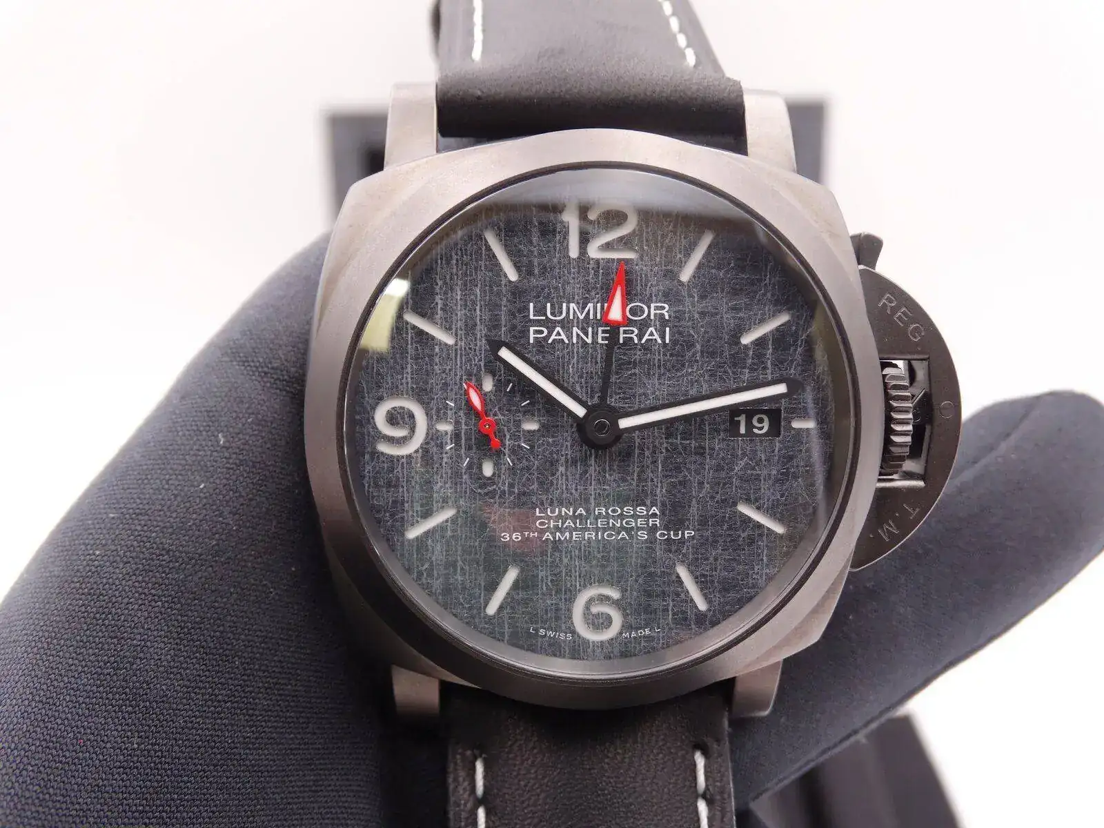 Panerai Luminor Titanium Luna Rossa 02627.JPG