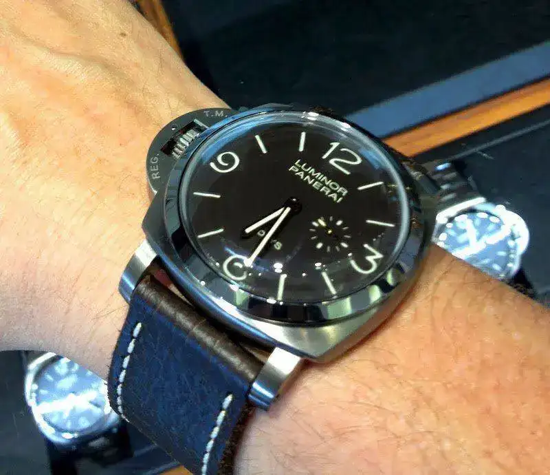 Panerai-PAM-368-Dial-Shot.webp
