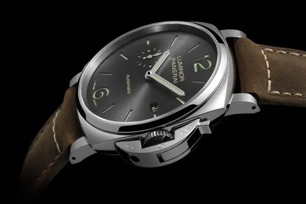 PANERAI-PAM00904_Cat_Dett01_B.webp