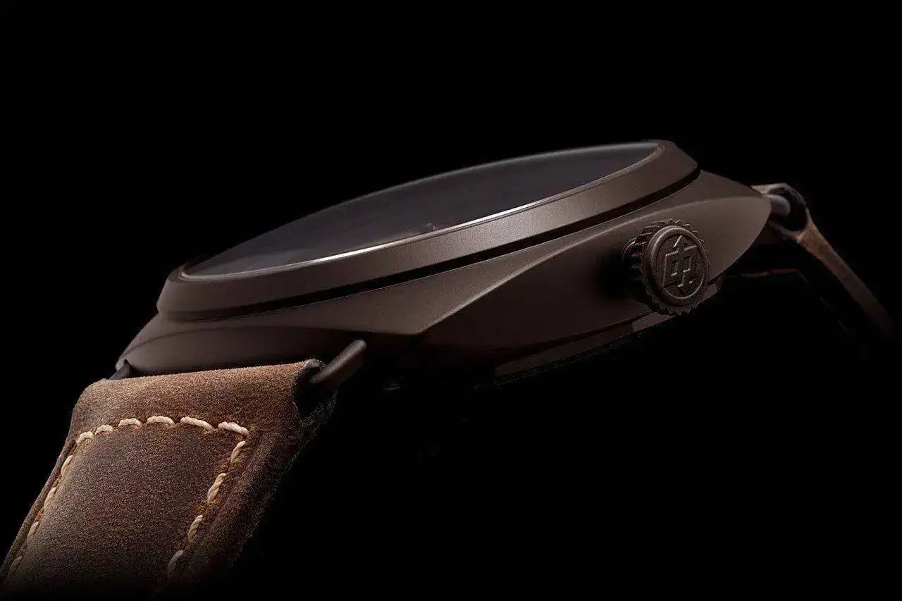 Panerai-PAM504-Side-Profile.webp