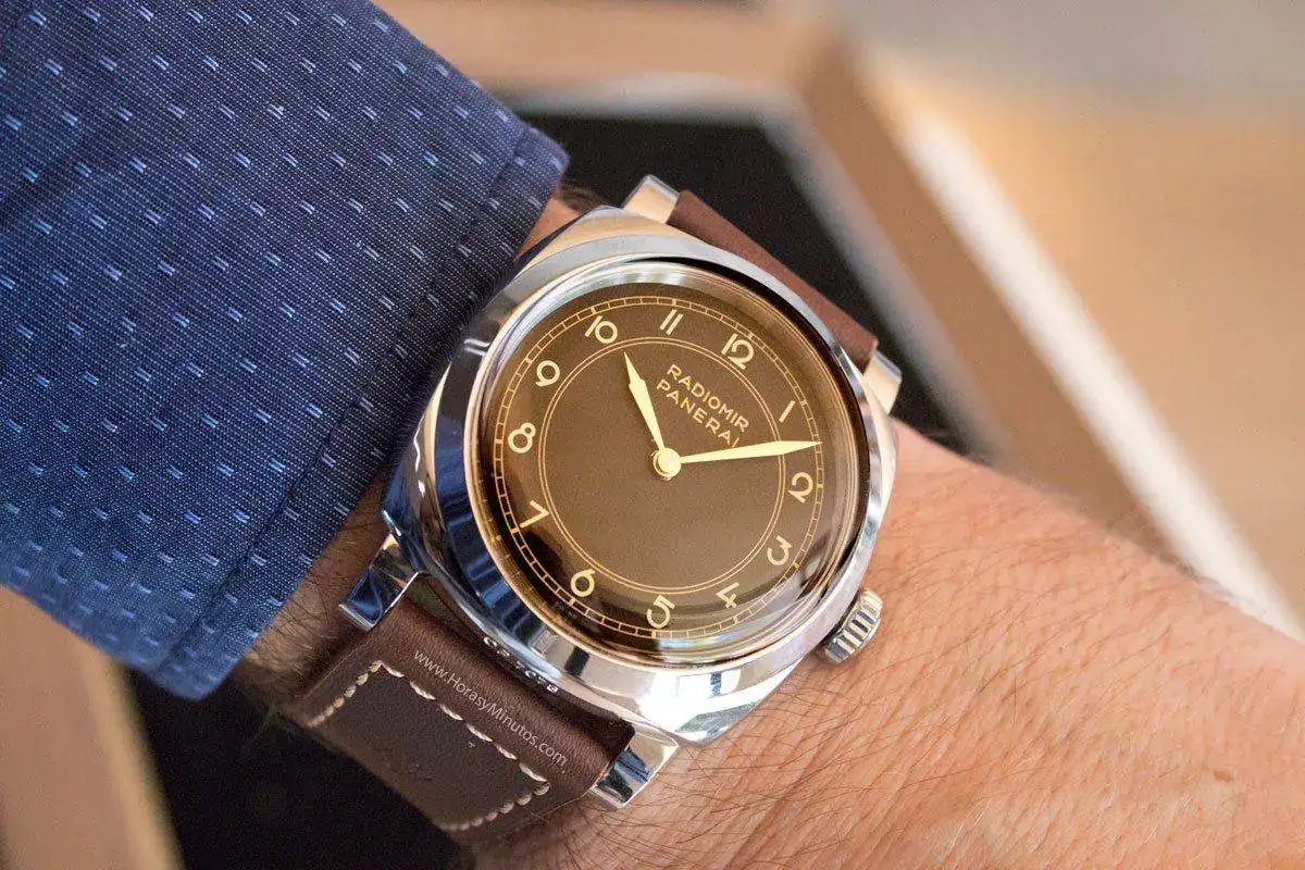 Panerai-Radiomir-1940-3-Days-Acciaio-Art-Déco-4-Horas-y-Minutos.webp
