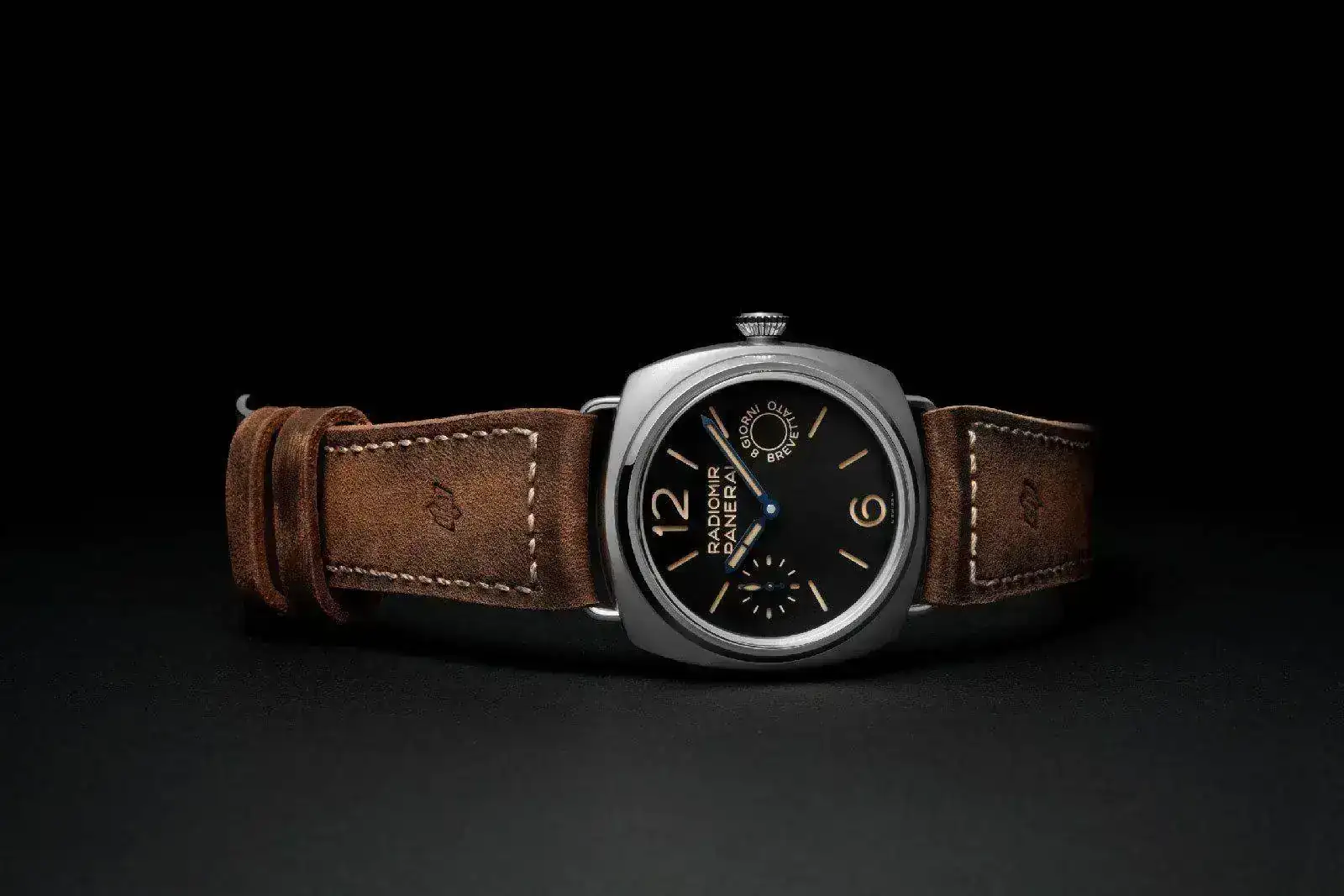 Panerai-Radiomir-8-Days-PAM-992-5.webp