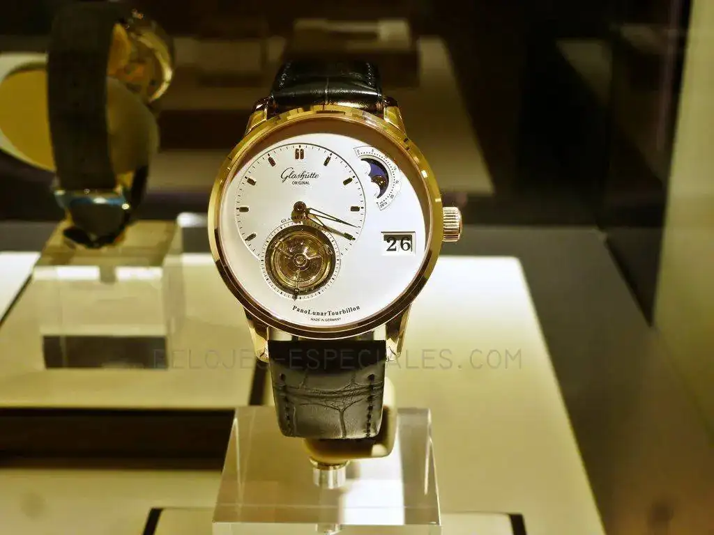 pano_lunar_tourbillon.webp