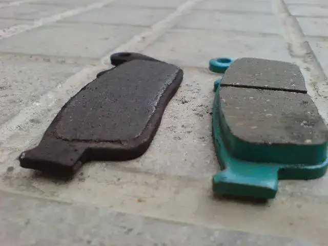 pastillas+de+freno+gastadas.webp