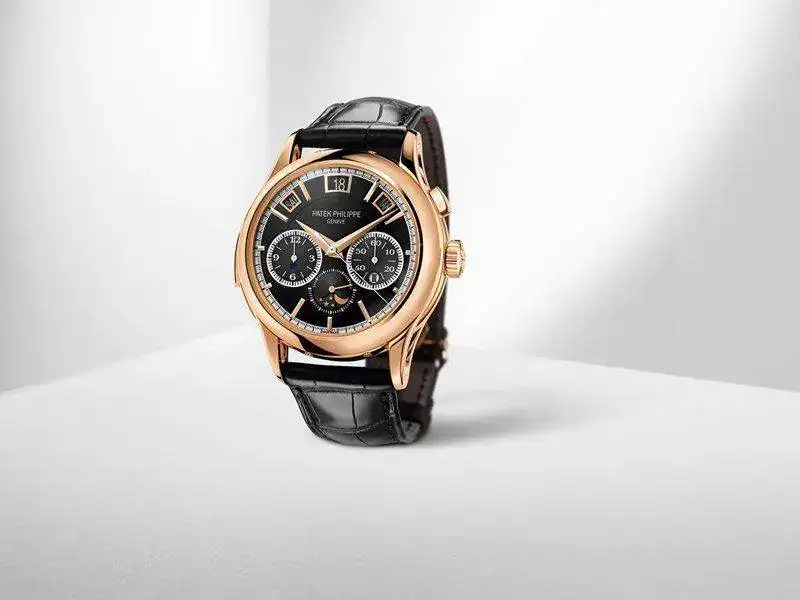 Patek 5208R en Oro Rosa - El Patek 5208R en Oro Rosa es el único reloj de Patek Philippe que reúne una repetición de minutos y un cronógrafo, completados por un calendario perpetuo instantáneo por ventanilla.