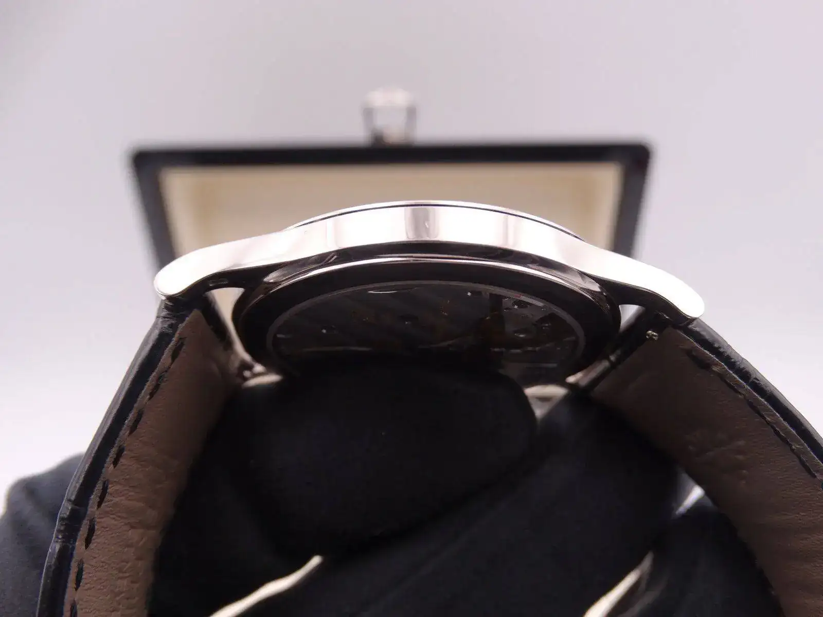 Patek Philippe Calatrava 08470.webp