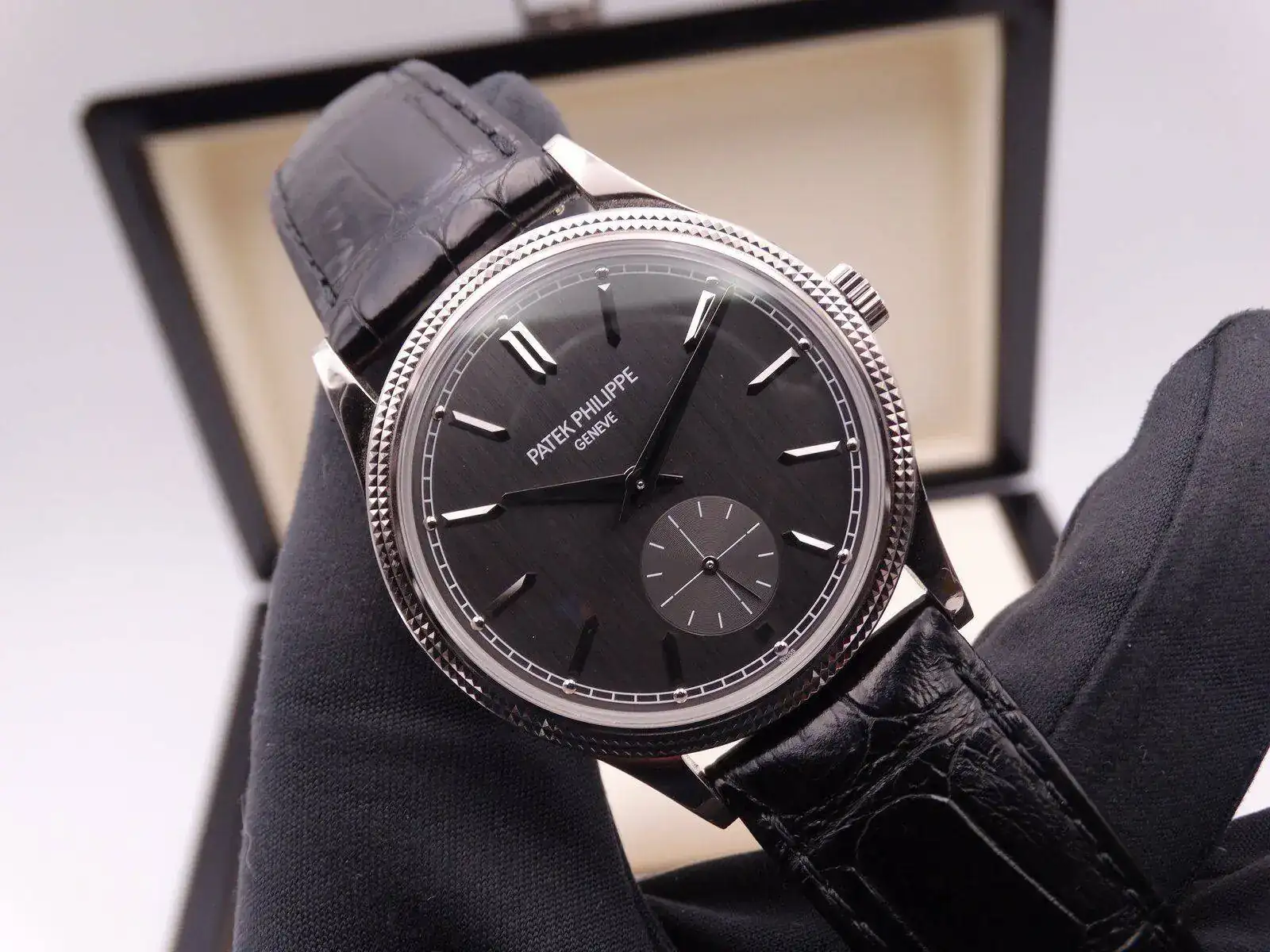 Patek Philippe Calatrava 08484.webp