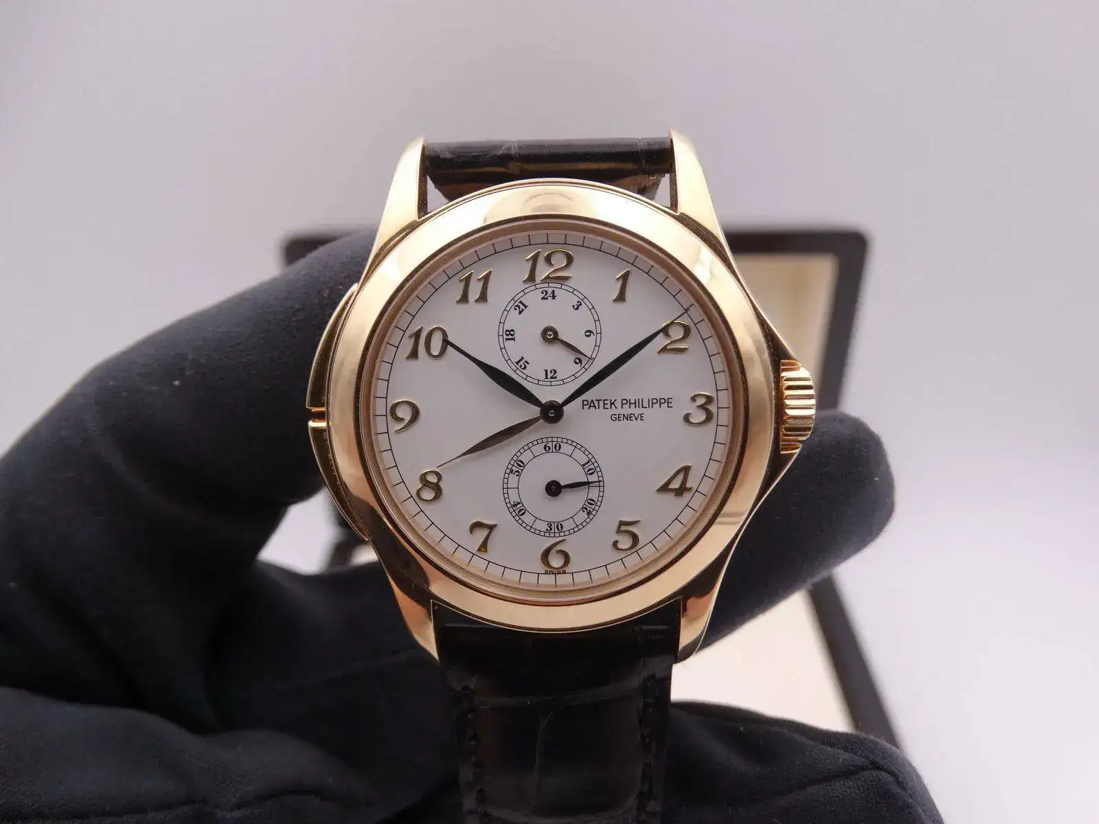 Patek Philippe Calatrava Travel Time Gold 06987.webp