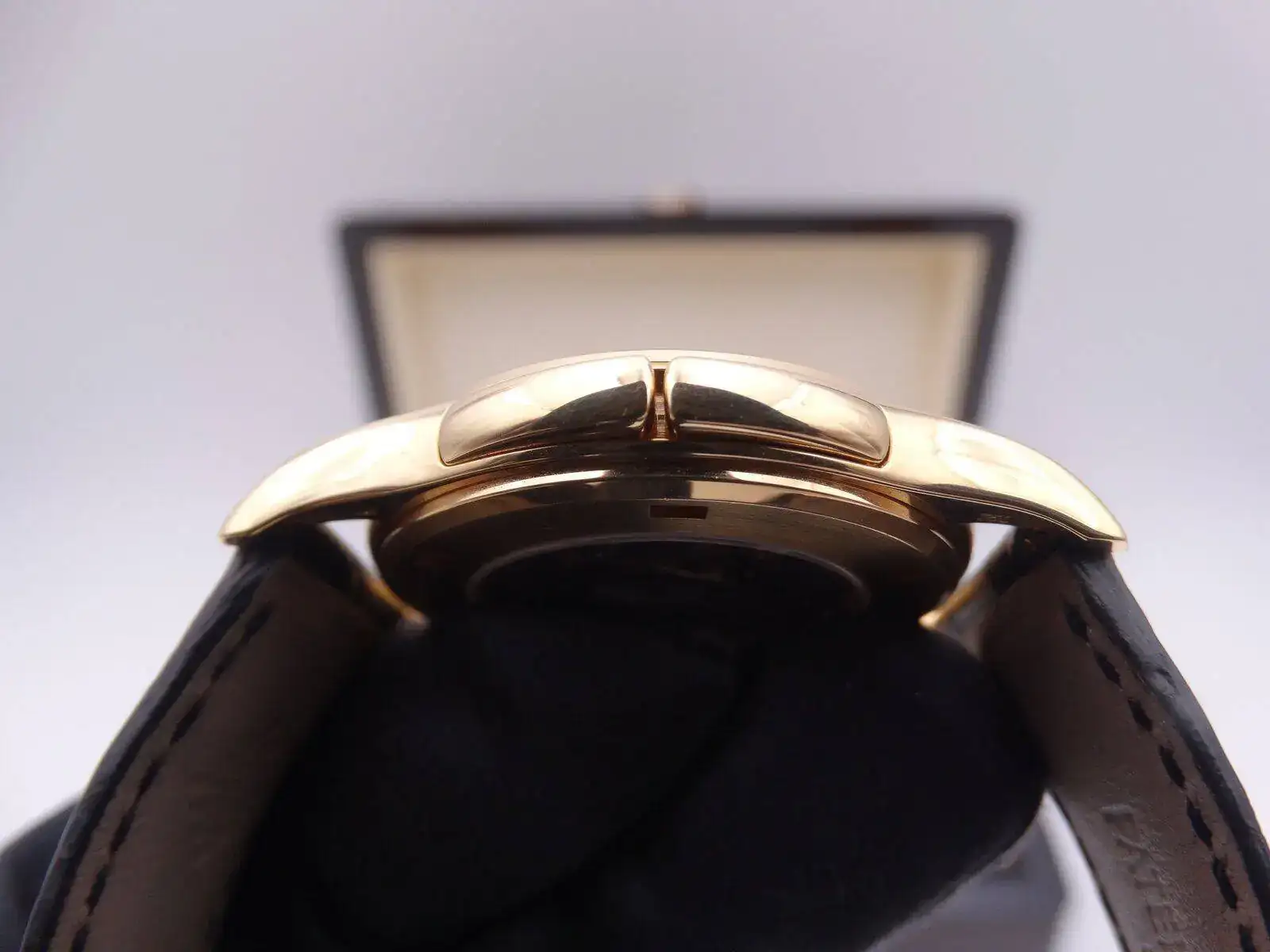 Patek Philippe Calatrava Travel Time Gold 06989.webp