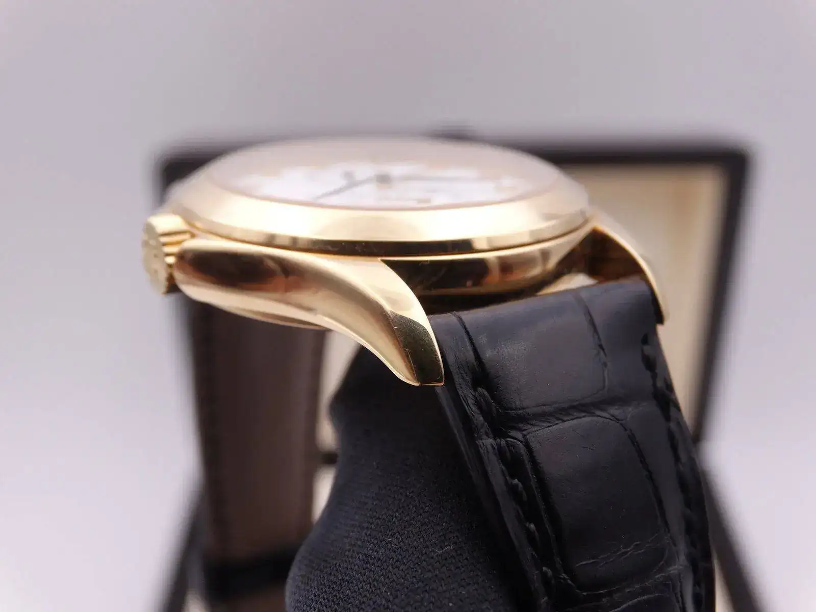 Patek Philippe Calatrava Travel Time Gold 06997.webp
