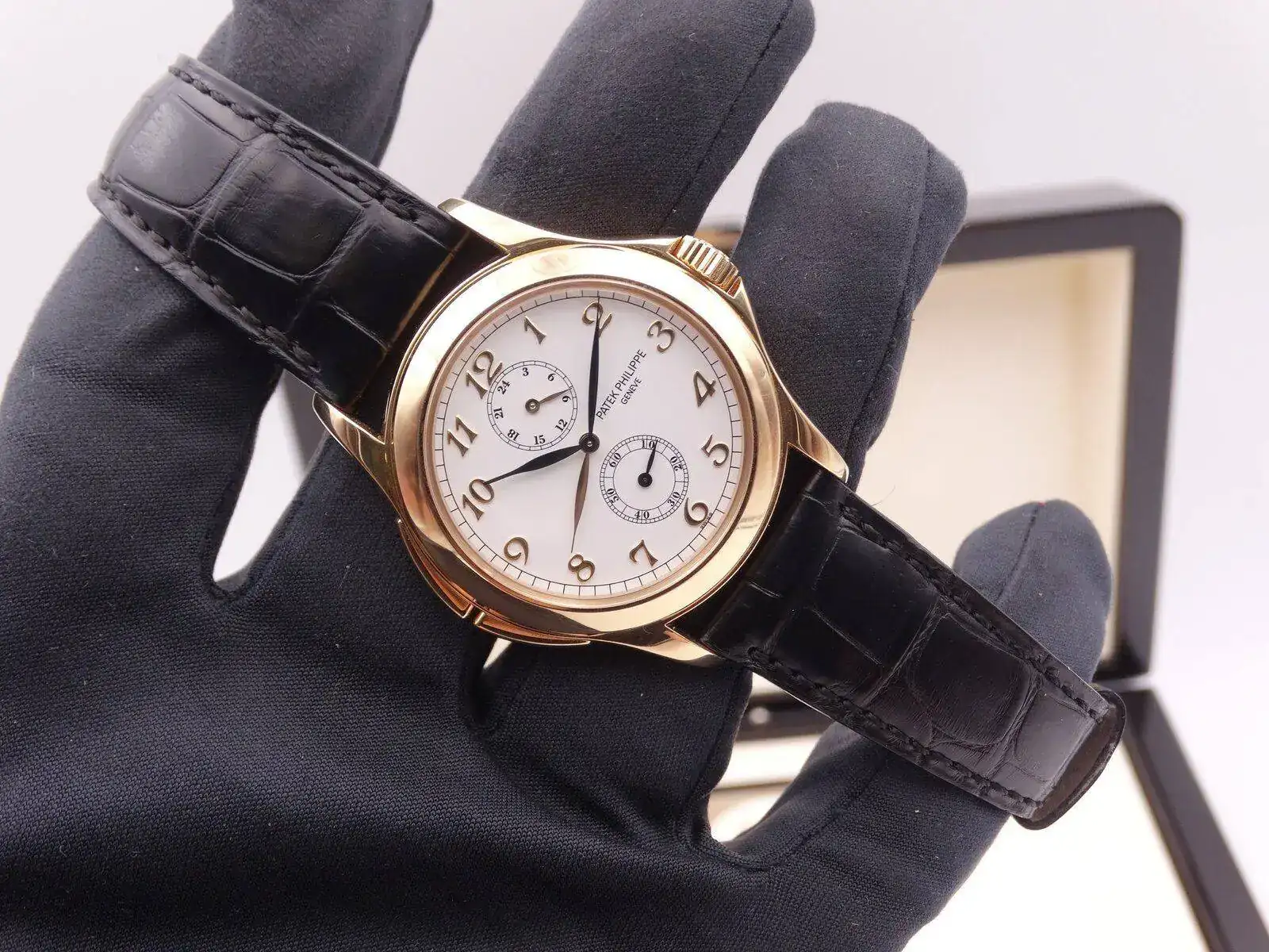 Patek Philippe Calatrava Travel Time Gold 06999.webp