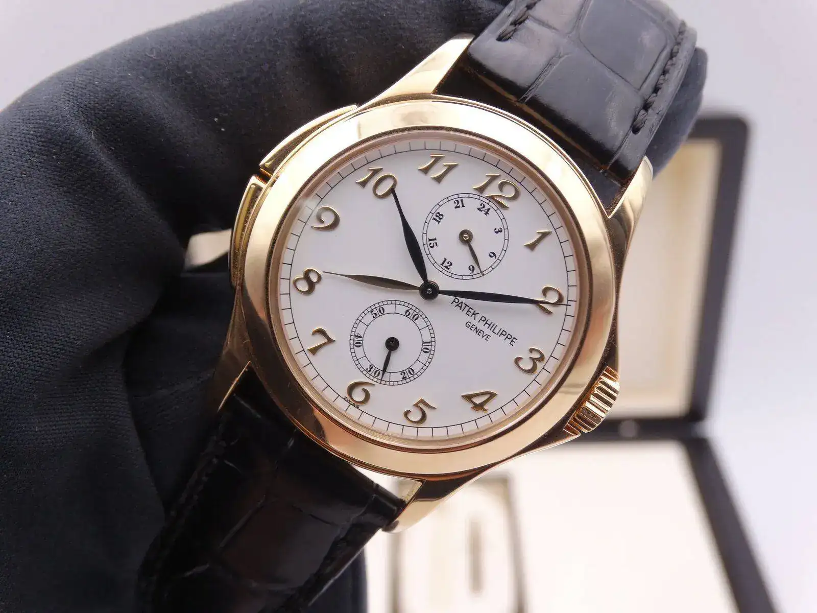 Patek Philippe Calatrava Travel Time Gold 07004.webp