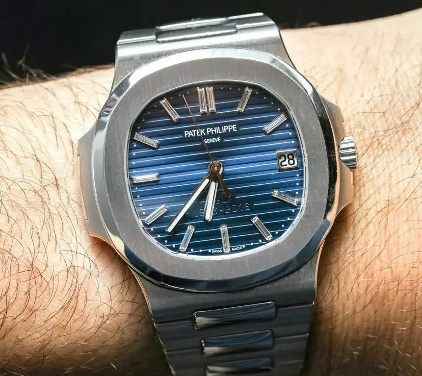 Patek-Philippe-Nautilus-40th-Anniversary-5711-1P-Platinum-aBlogtoWatch-08.webp