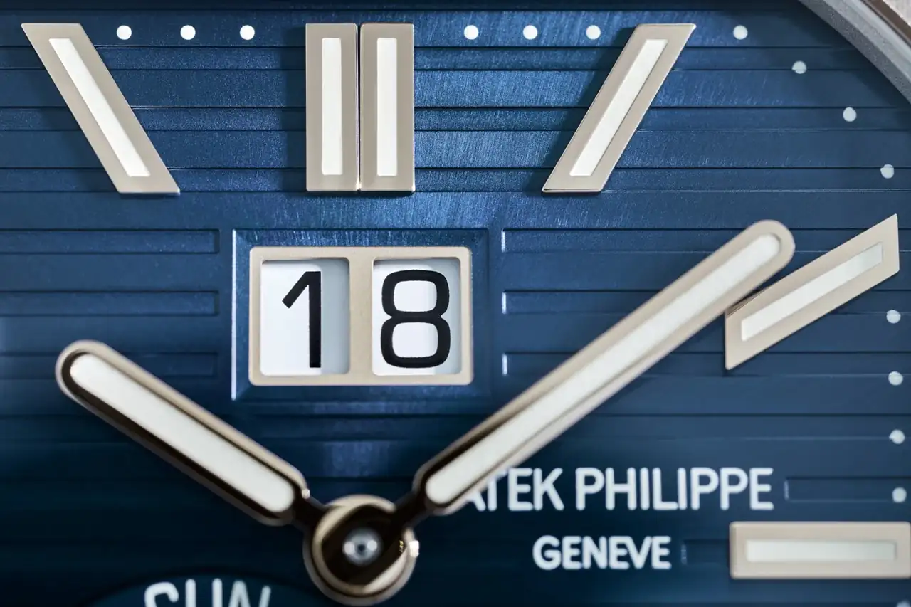 Patek_5822P_4.webp
