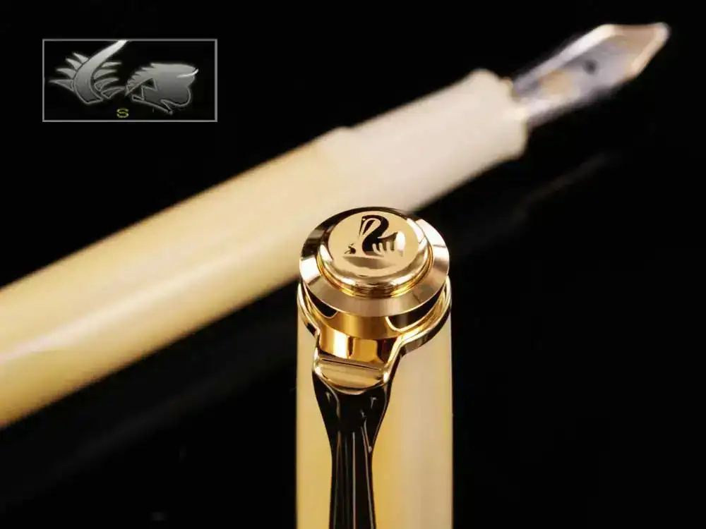 Pelikan-Souveran-M320-Pearl-Fountain-Pen--910547-2.webp