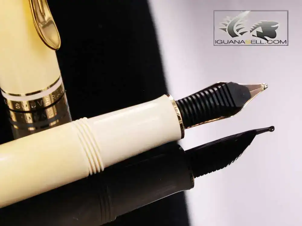 Pelikan-Souveran-M320-Pearl-Fountain-Pen--910547-4.webp