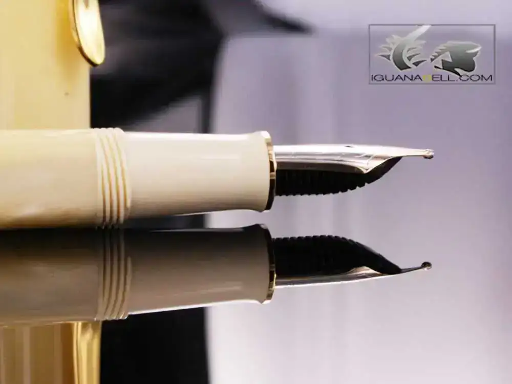 Pelikan-Souveran-M320-Pearl-Fountain-Pen--910547-5.webp