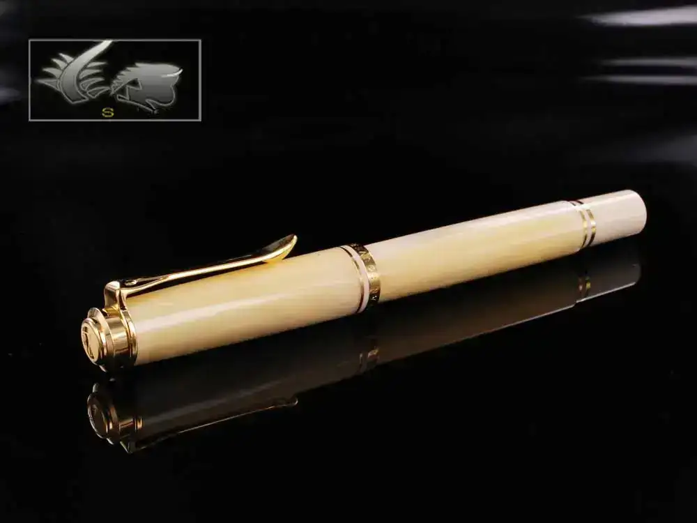 Pelikan-Souveran-M320-Pearl-Fountain-Pen--910547-7.webp