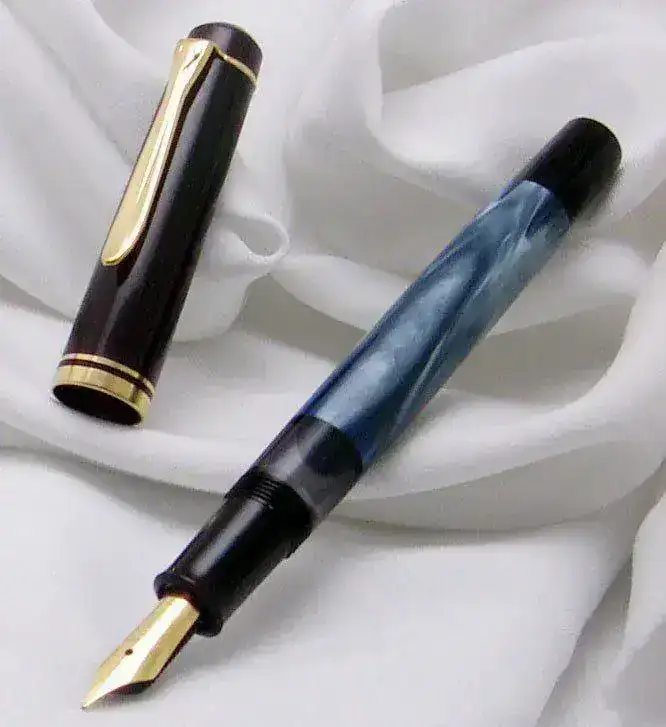 Pelikan_M200_Marbled_7.webp