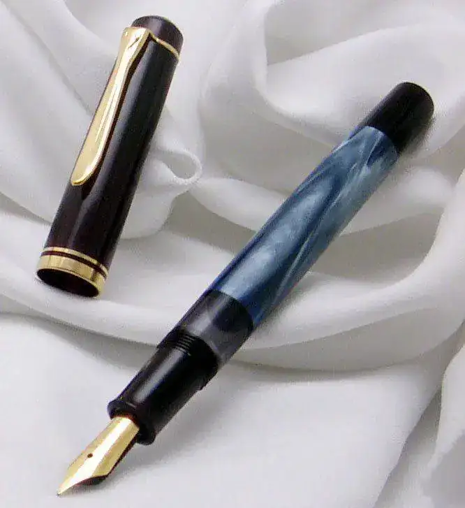 Pelikan_M200_Marbled_7.webp