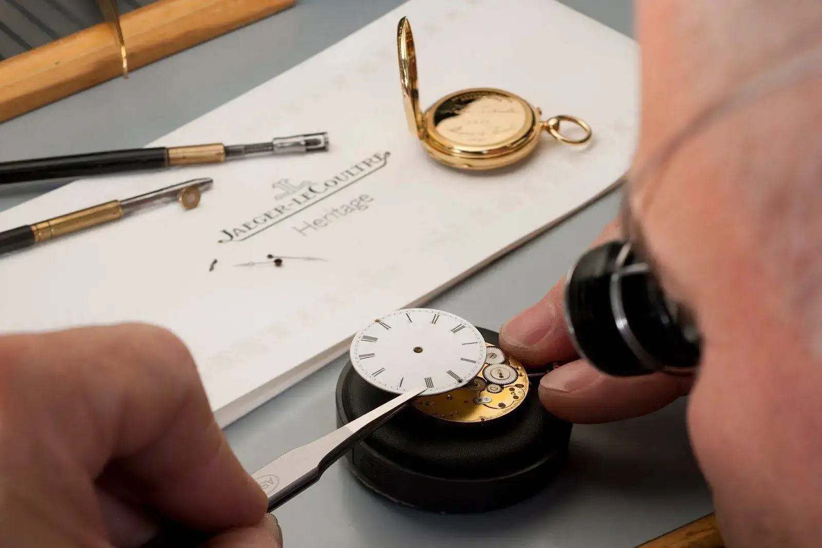 pendant_watch_restoration_eveline_perroud_2.webp