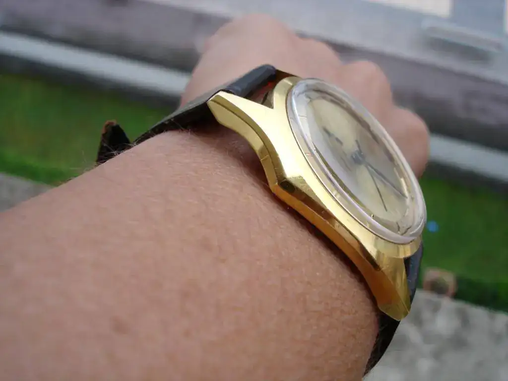 perfil plano muñeca.webp