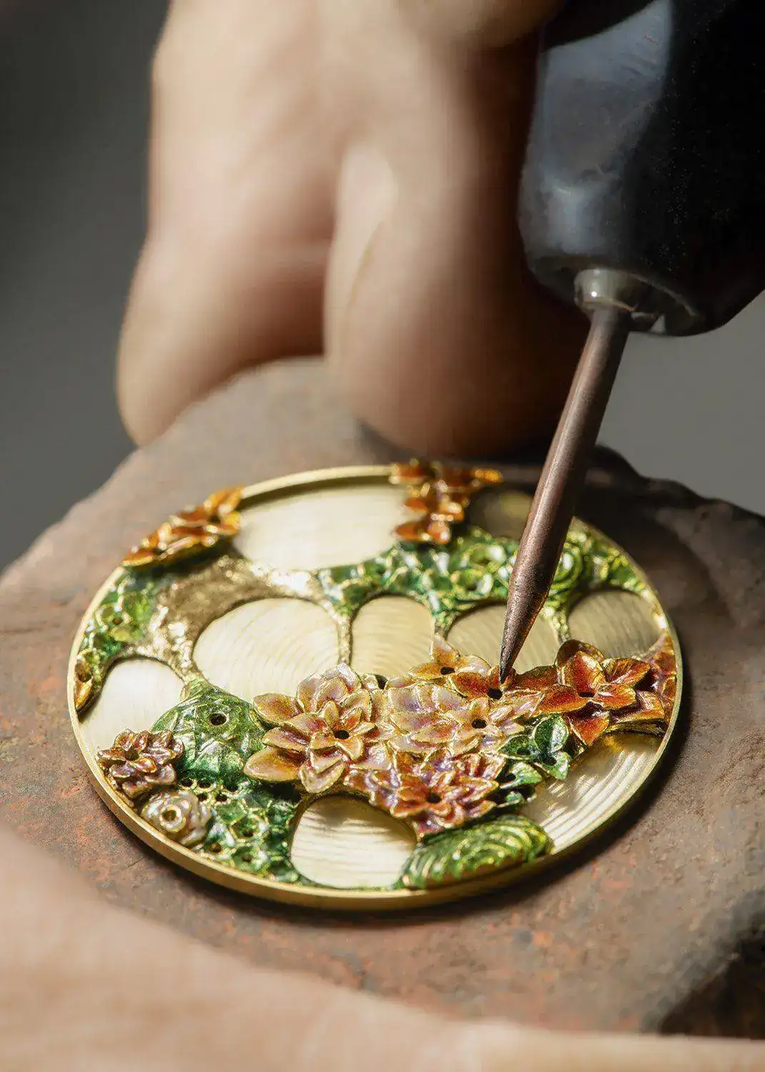 Piaget_Altiplano_Rose_Bouquet_Glyptic_Enamel_9.jpg