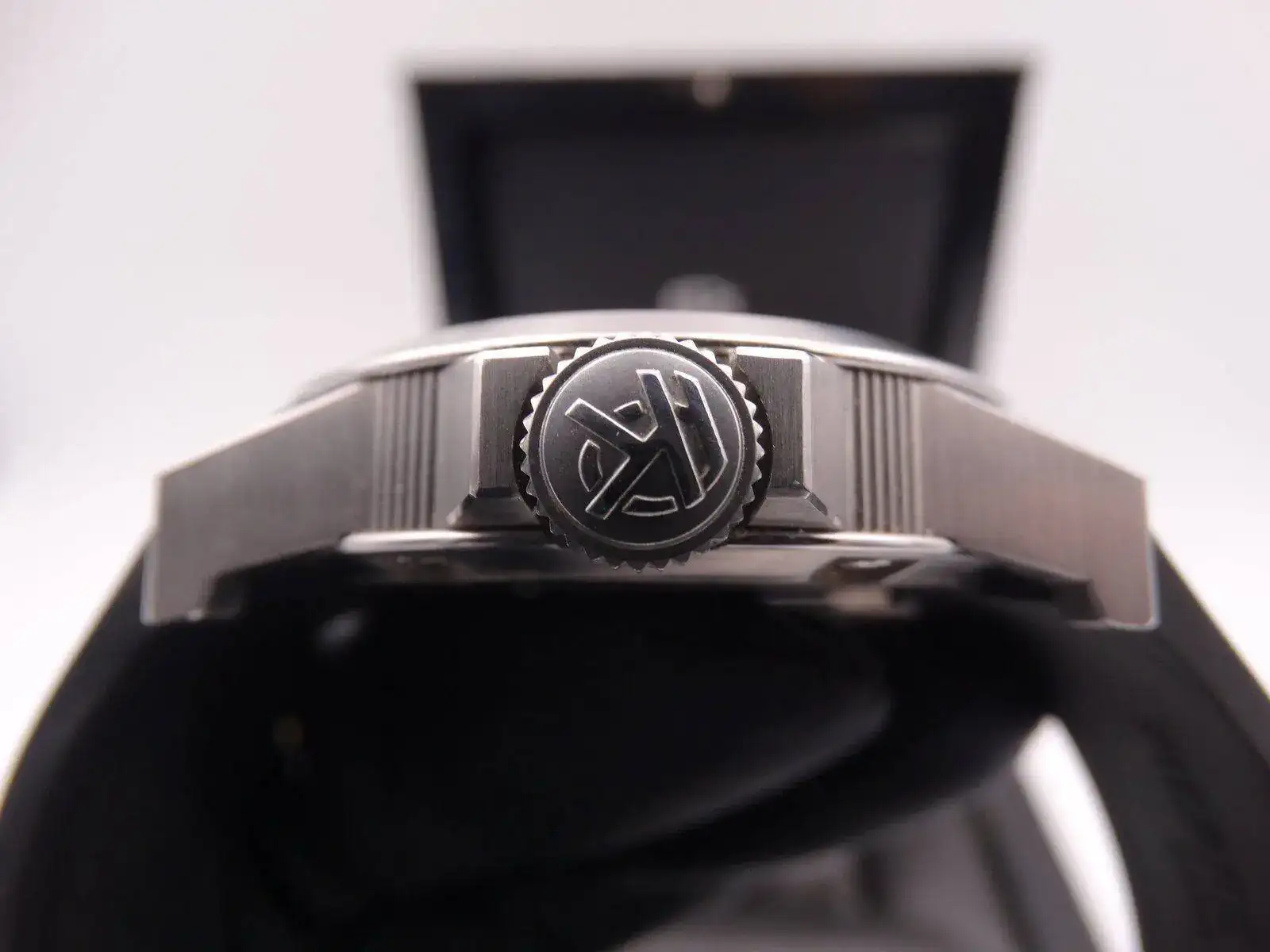 Pierre Kunz Spirit of Challenge Retrograde G018 Sport 6469.webp