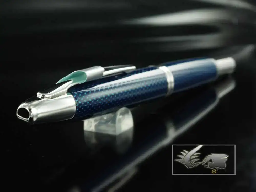 Pilot-Namiki-Vanishing-Point-Fountain-Pen-Carbonesque-Blue-60249-1_1024x1024.webp