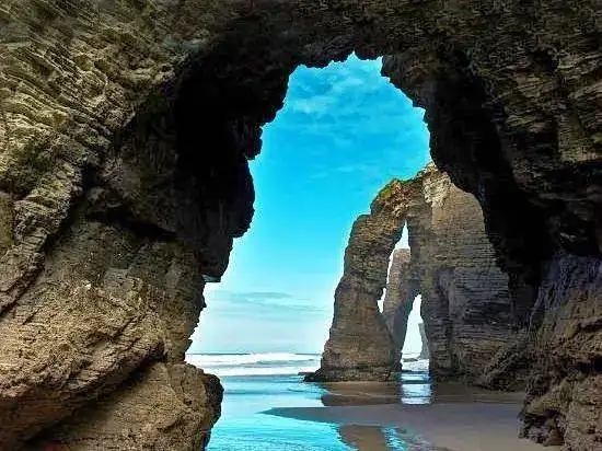 playa-de-las-catedrales.webp