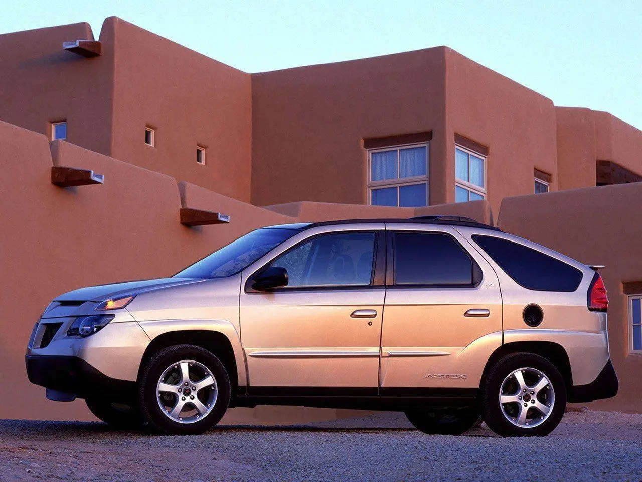 pontiac-aztek-breaking-bad-gebrauchtwagen-hit-01.jpg