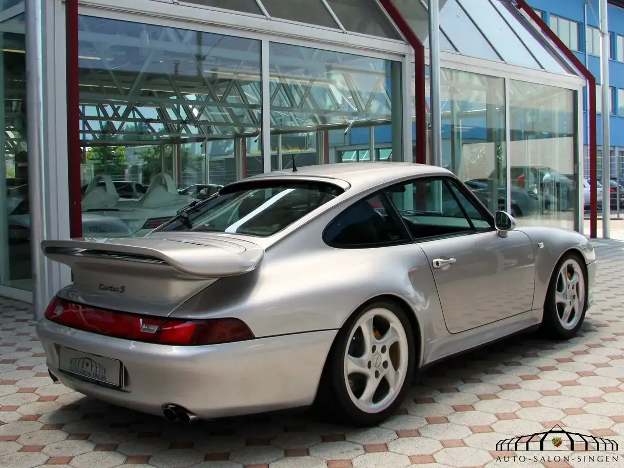 porsche_911_993__02_02-1600x1200_crop.webp