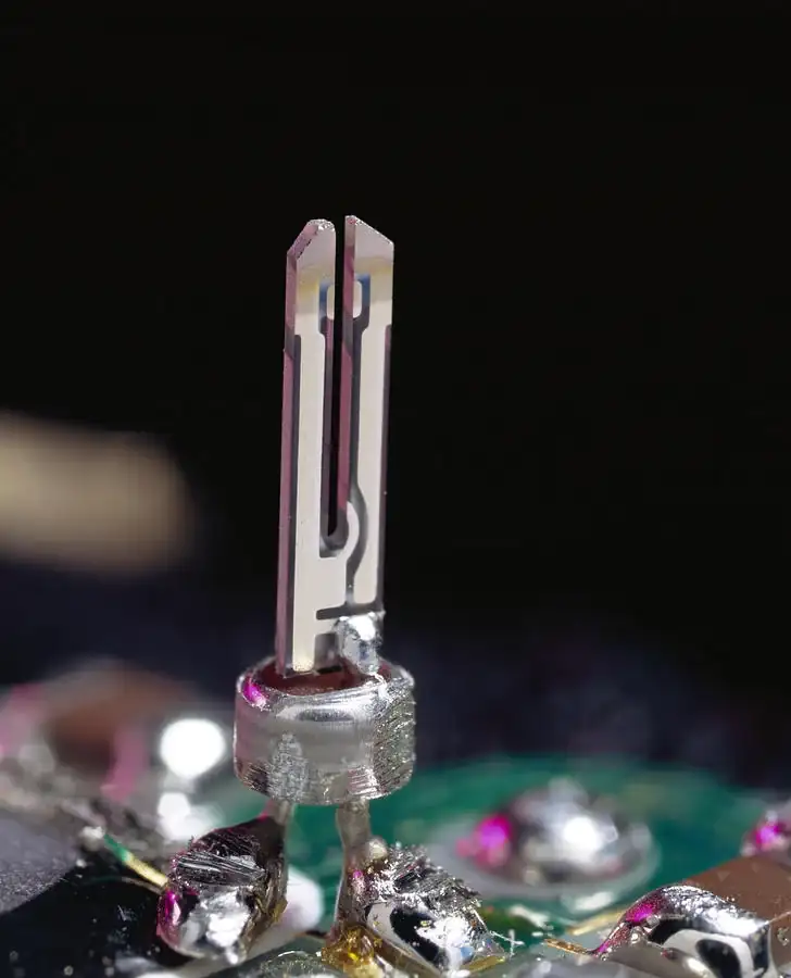 quartz-crystal-oscillator-sheila-terry.webp