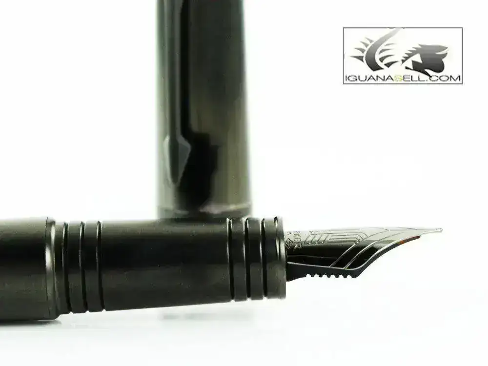 r-Black-Edition-Fountain-Pen-Gold-Nib-M-S0924770-2.webp