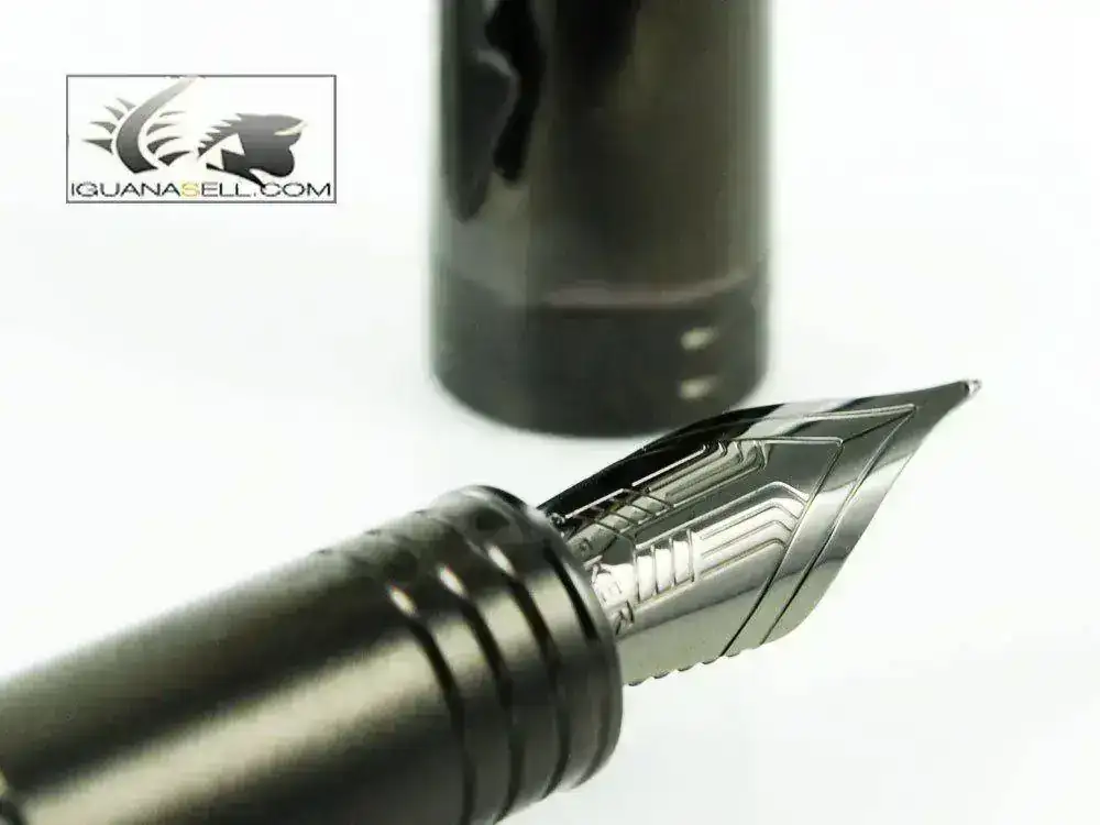 r-Black-Edition-Fountain-Pen-Gold-Nib-M-S0924770-4.webp