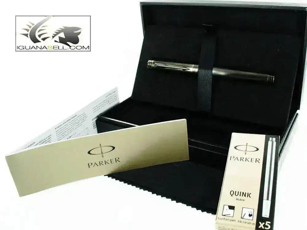 r-Black-Edition-Fountain-Pen-Gold-Nib-M-S0924770-9.webp