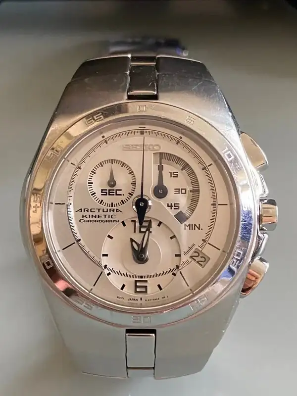 ra-Kinetic-Chronograph-7-L22-Zafiro-a-os-2000-00-2.webp