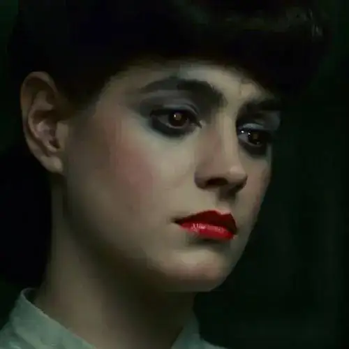 Rachael-descubre-que-es-una-replicante-02.webp