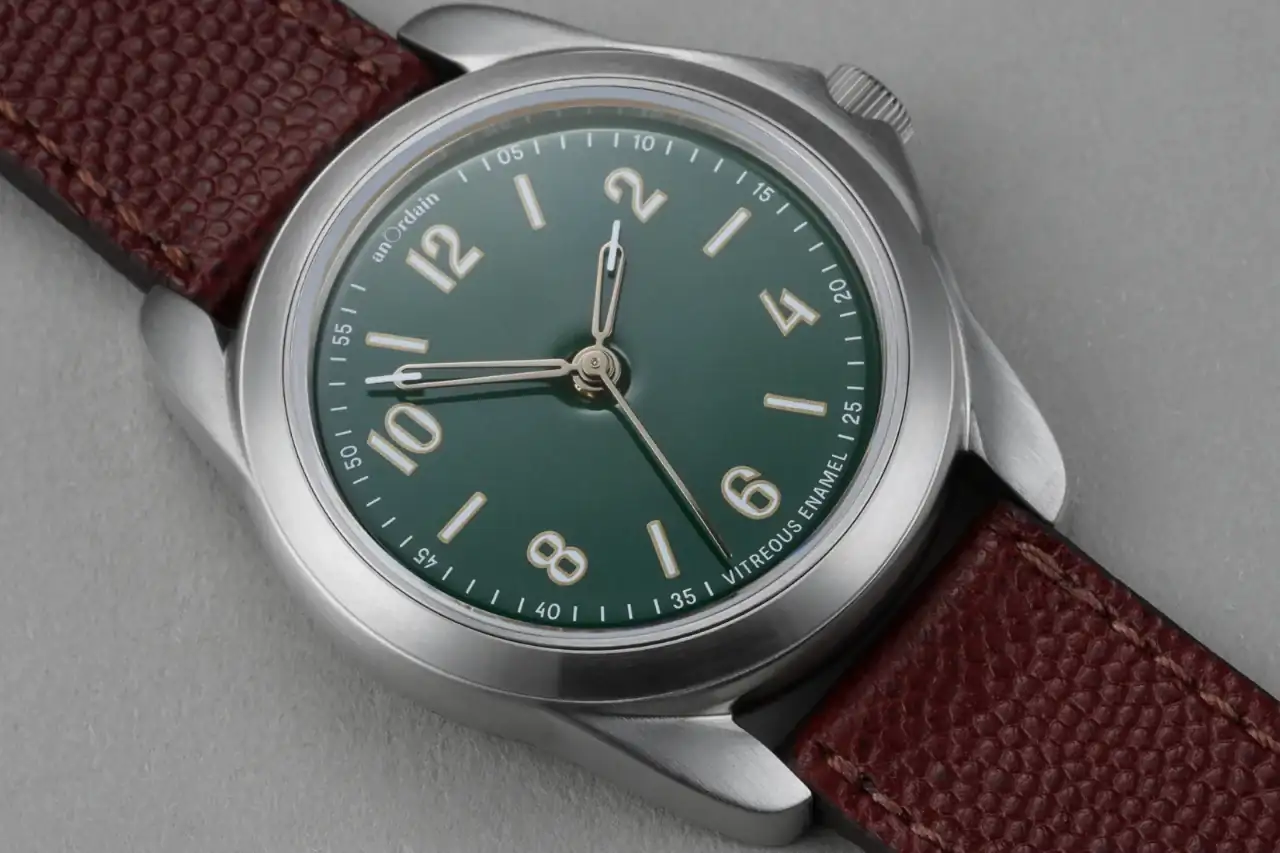 Racing-green-small-depth-of-colour-glass-update_2000x.webp