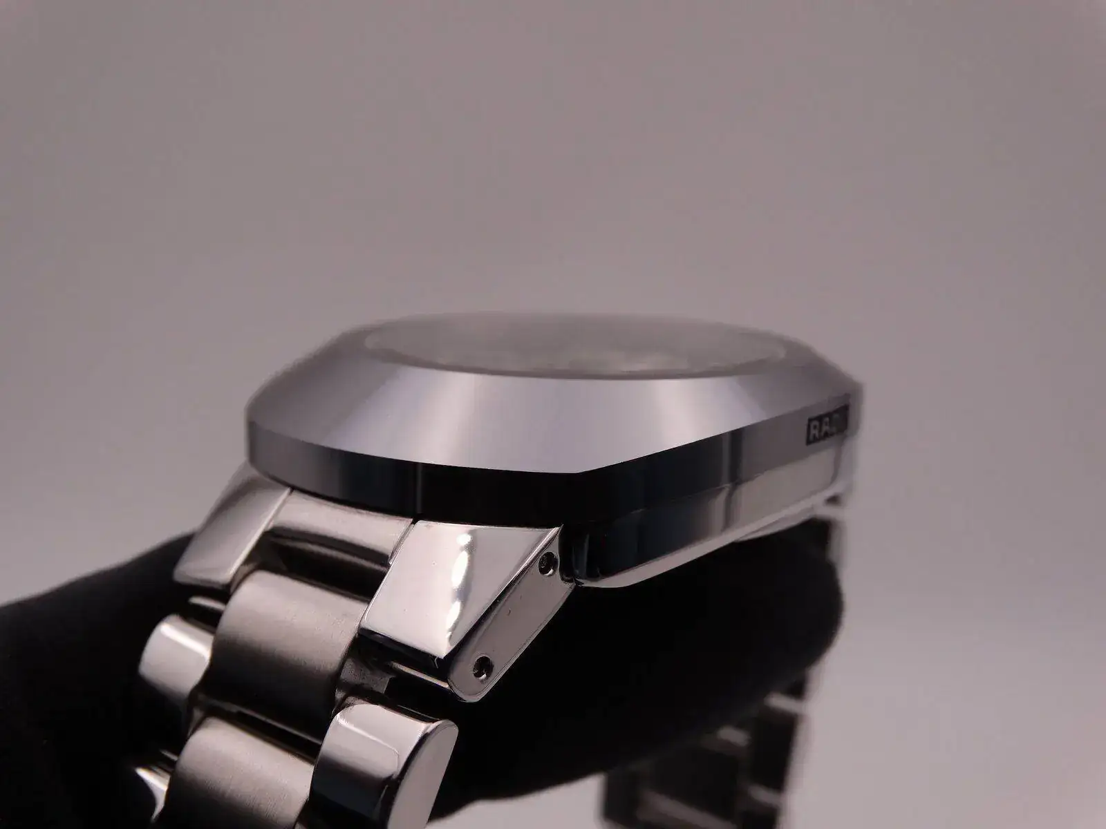 rado chronograph quartz 9437.webp