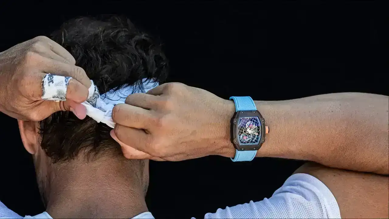 rafael-nadal-posa-reloj-27-04-creado-especialmente_69.webp
