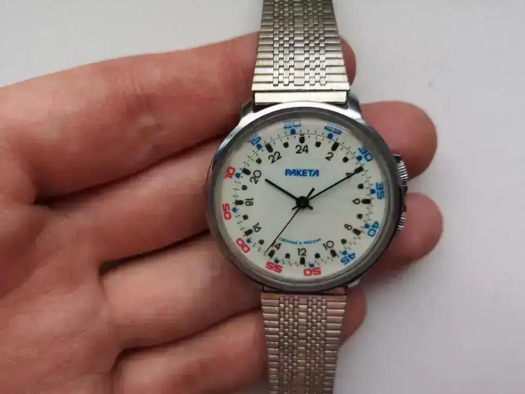 raketa blue and red 01.webp