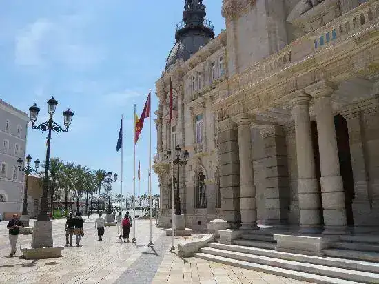 rathaus-cartagena-blickrichtung.webp