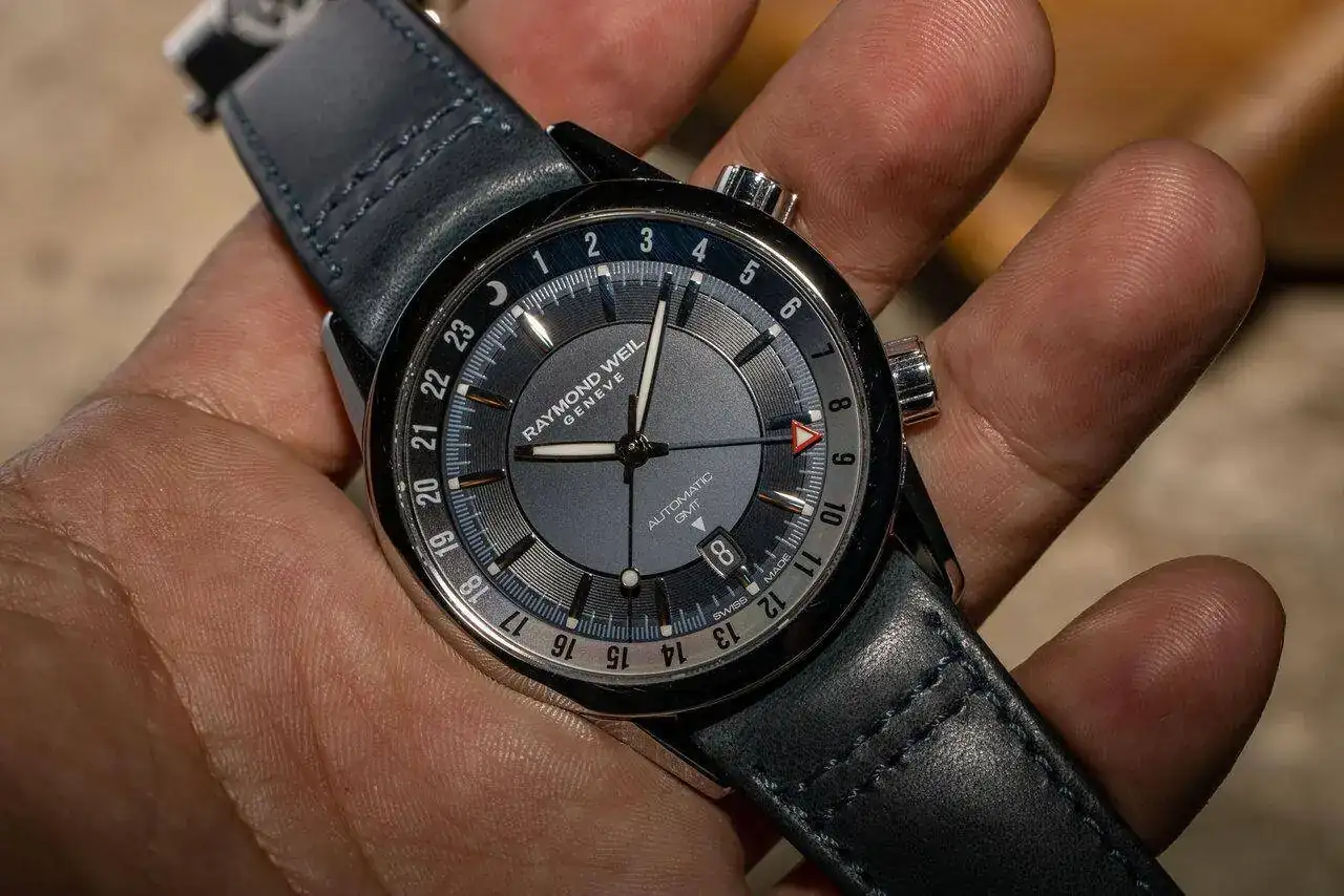 Raymond-Weil-Freelancer-GMT-15.webp