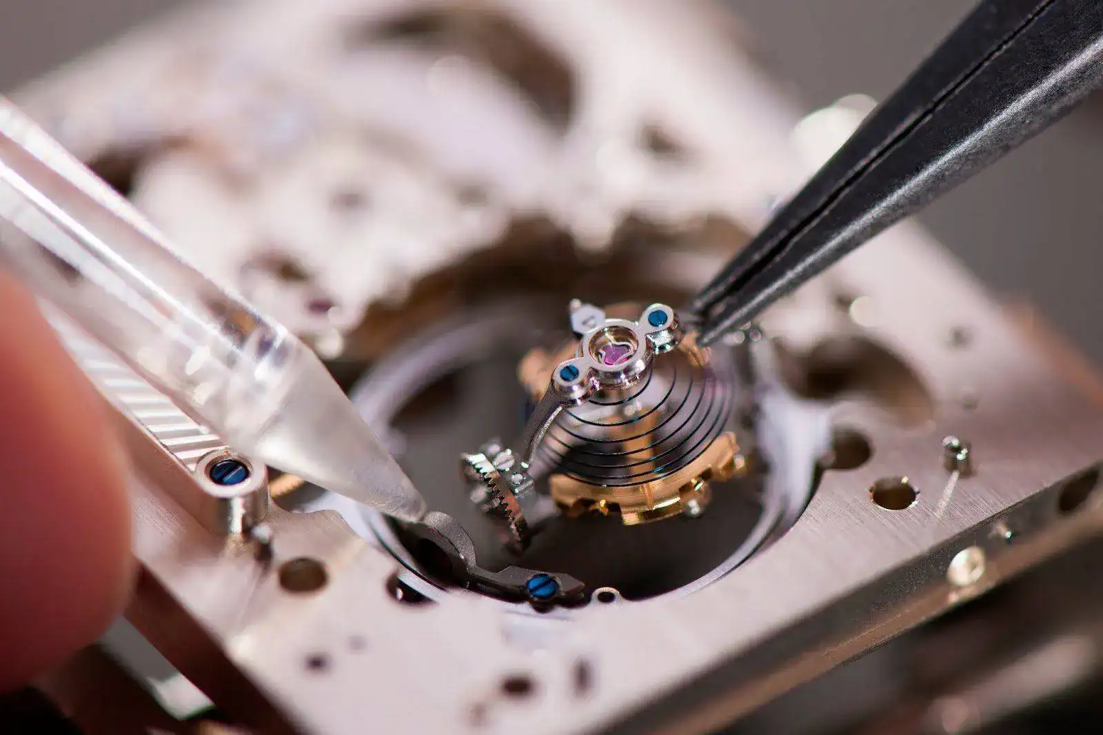 re%2BReverso%2BTribute%2BGyrotourbillon%2BAssembly.webp