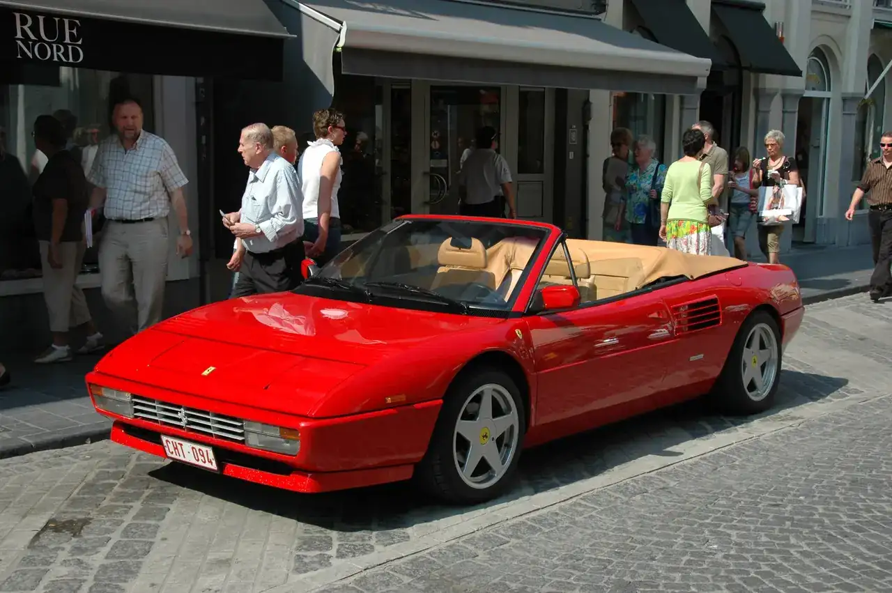 Red_Ferrari_Mondial_Cabrio.webp