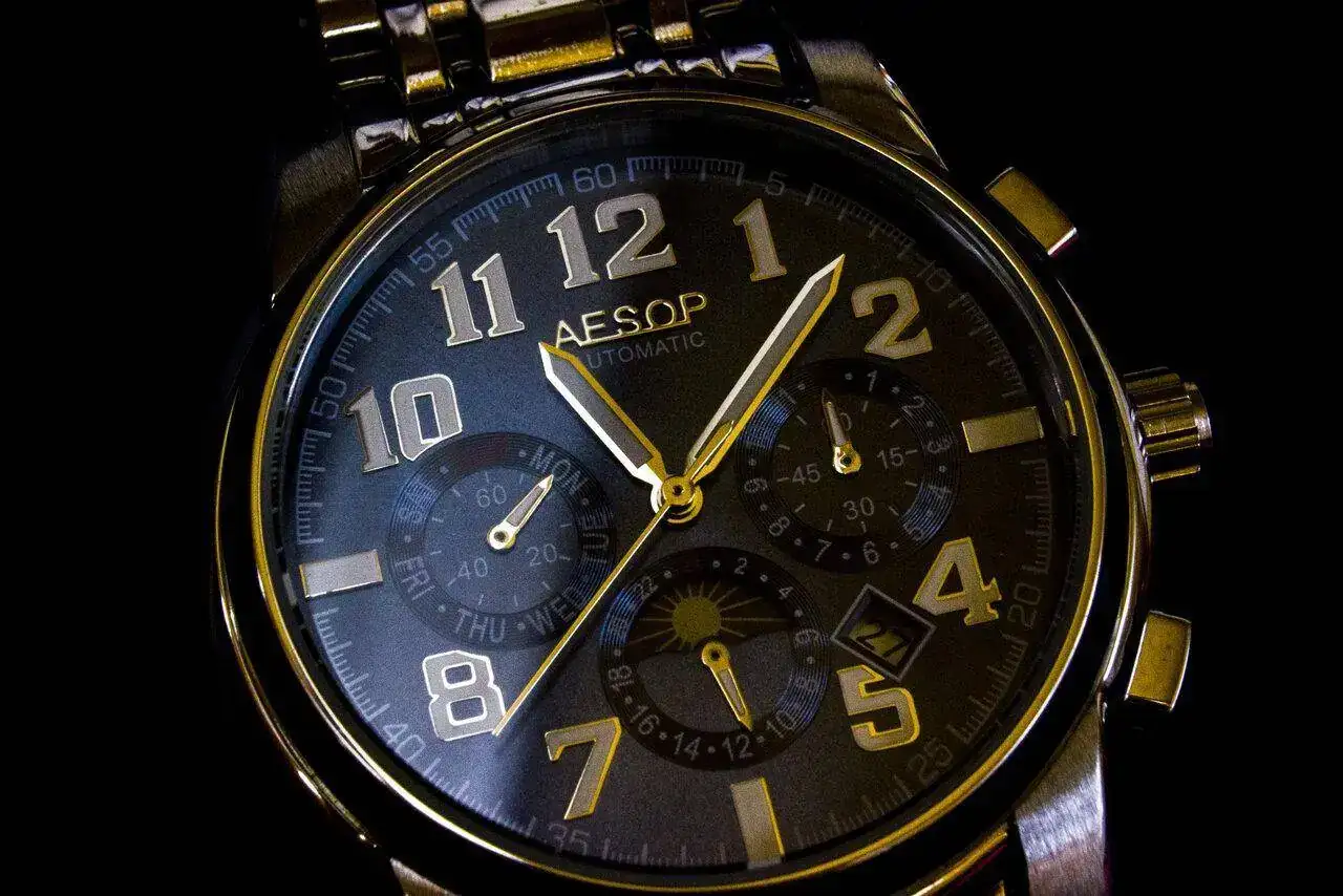 Reloj AESOP clásico azul.webp