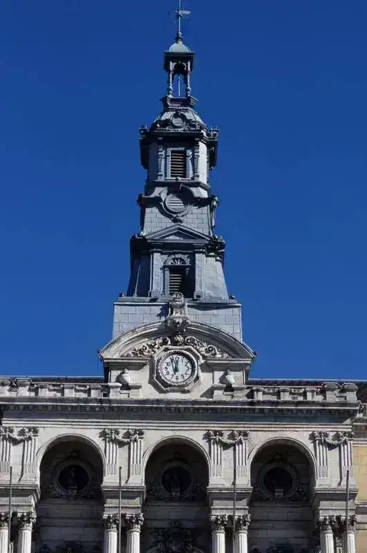 reloj bilbao.webp