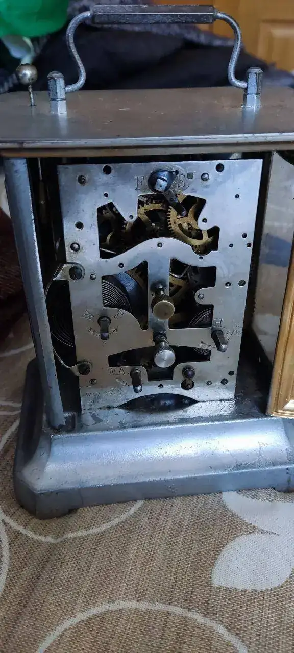 Reloj carruaje.webp